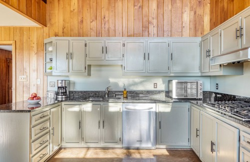 Asheville Cabin | Asher by AvantStay | Pool + Hot Tub | Stunning Views of the Blue Ridge Mountains