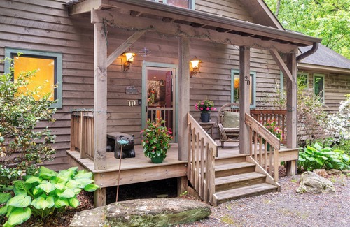 Arden House | Asheville - Blue Ridge Parkway Home, with hottub & grill.