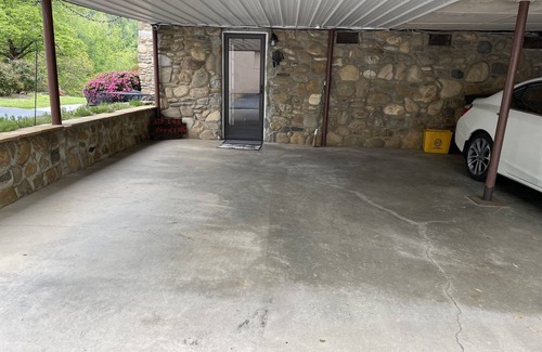Woodfin Apartment | Asheville fresh mountain air