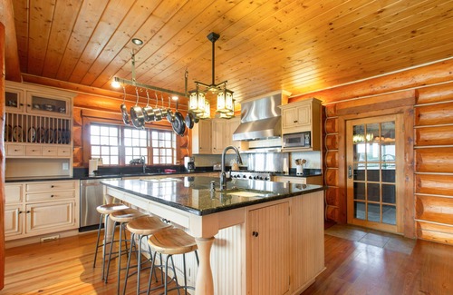 Marshall House | Asheville Lodge w/Pool & AMAZING VIEWS