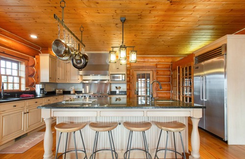 Marshall House | Asheville Lodge w/Pool & AMAZING VIEWS
