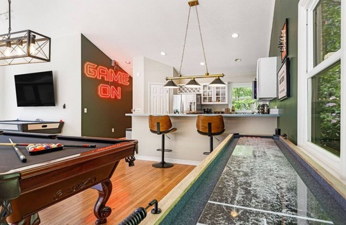 Waynesville Apartment | Asheville Luxury Smoky Mountain Cabin With Hot Tub