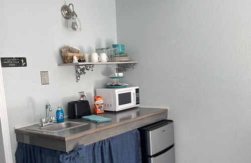 Weaverville Cottage | Asheville/Weaverville tiny home