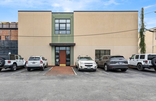 Downtown Charleston Apartment | Ashley Suite: Luxurious Retreat on King Street