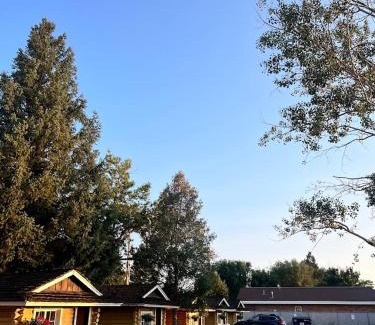 Ashton Hotel | Ashton Log Cabins