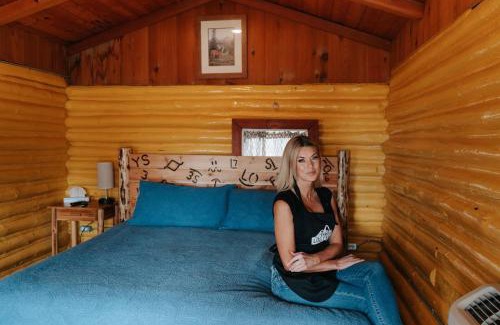 Ashton Hotel | Ashton Log Cabins