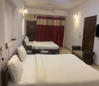 Delhi Hotel | Ashu Villa