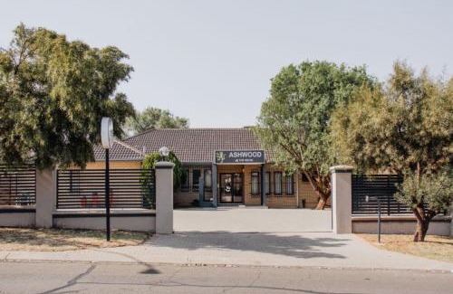Universitas House | Ashwood The Ridge Boutique Hotel