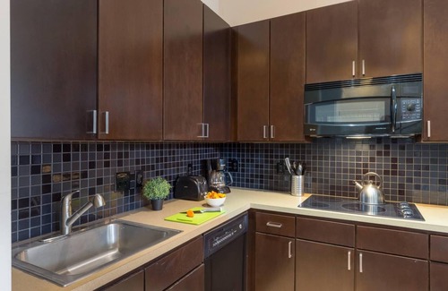 First Ward Apartment | ASK FOR Discount-10 Min Walk to Epicentre Wifi