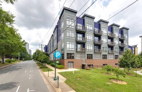 First Ward Apartment | ASK FOR Discount-2br Hip Apt Free Parking Wifi