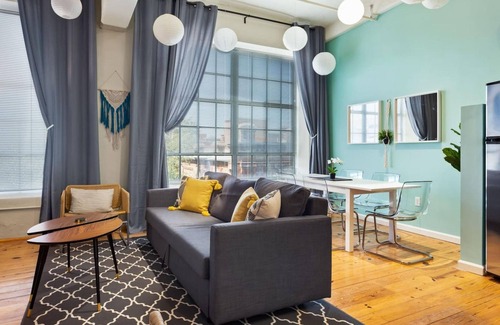 Downtown Apartment | ASK FOR Discount-2br Hip Apt Apple TV Fastwifi