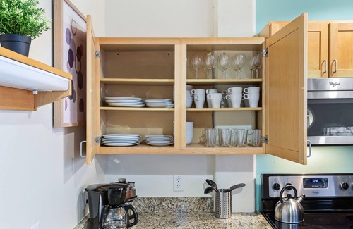 Downtown Apartment | ASK FOR Discount-hip Vibrant 2BR Parking Wifi