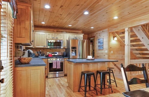 Cherry Log Cabin | Aska Bound - spacious family & pet friendly cabin near Toccoa River & Blue Ridge