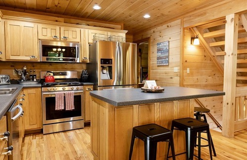 Cherry Log Cabin | Aska Bound - spacious family & pet friendly cabin near Toccoa River & Blue Ridge