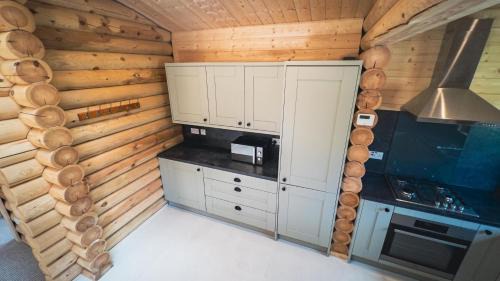 Morpeth Cabin | Aspen Lodge, Amazing New Log Cabin with Hot Tub - Sleeps 6 - Felmoor Park