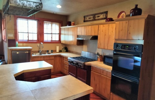 Garden City Cabin | Aspen Lodge. Family Fun, Foam pit, Indoor play area. Great for large groups!