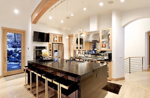 Aspen House | Aspen Luxury Winter Ski Retreat, Elegance, Views and Location…Minutes to Ajax!