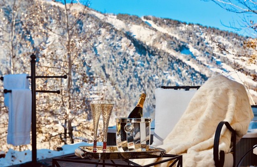 Aspen House | Aspen Luxury Winter Ski Retreat, Elegance, Views and Location…Minutes to Ajax!