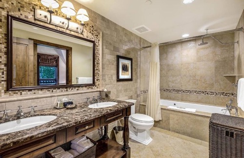 Aspen Resort | Aspen Mountain Residences Luxury 2-BR/2BA condo 1 block from SilverQueen Gondola
