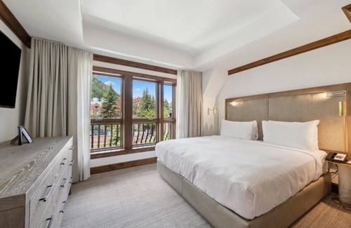 Aspen Resort | Aspen Mountain Residences Luxury 2-BR/2BA condo 1 block from SilverQueen Gondola