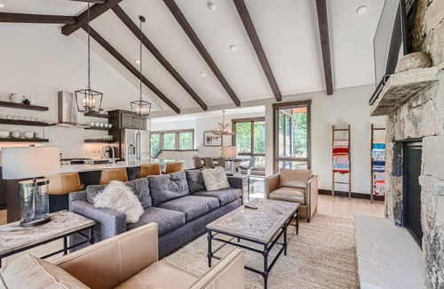 Silverthorne House | Aspen Peaks Overlook - Private Hot Tub & Fire Pit