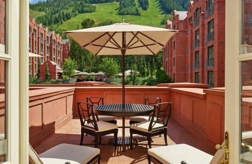 Downtown Hotel | Aspen St Regis Resort Hotel Room With 2 Queens