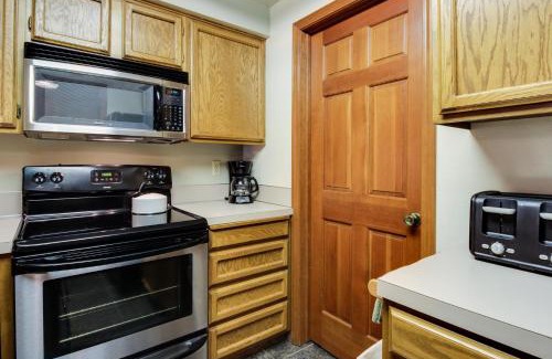 McCall Apartment | Aspen Village Golf Course Condo - Fairways 71