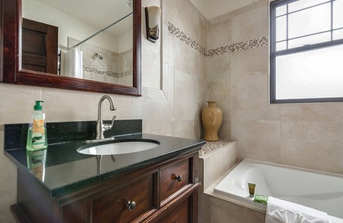 Franklin Apartment | Aspenwood Manor- Beautiful Historic Apartment