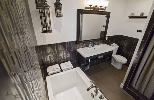 North Park Condo | Aspenwood Manor- Luxury Thai-inspired 3bed/2ba Condo downtown!