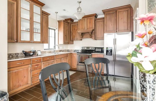 North Park Apartment | Aspenwood Manor- Magnificent and Luxurious Vienna-inspired condo!
