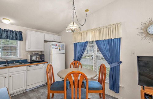 Assateague Pointe House | Assateague Pointe 2 br/1 ba 2 outdoor pools -in WOC.
