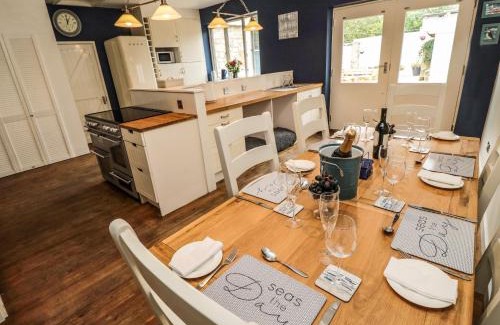 Cresswell House | Asta Cottage