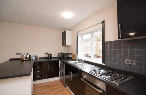Maidenhead Apartment | Aston Henry James Courtlands Cosy apartment close to Maidenhead train station
