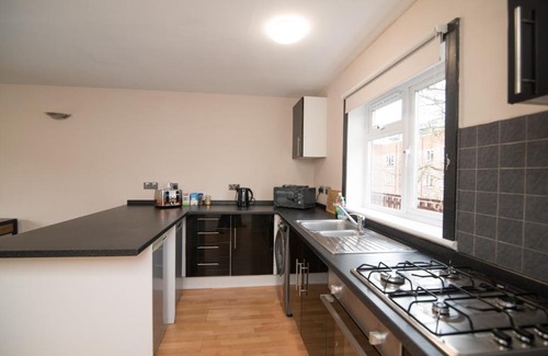 Maidenhead Apartment | Aston Henry James Courtlands Cosy apartment close to Maidenhead train station