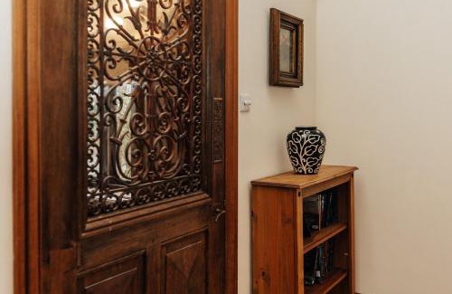 Henley-on-Thames House | Aston Pottery