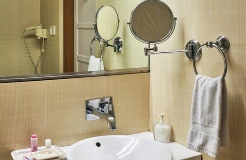 Churchgate Hotel | Astoria Hotel