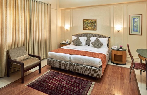 Churchgate Hotel | Astoria Hotel