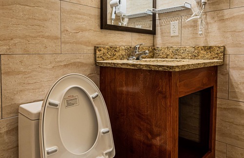 Queens Hotel | Astoria Inn LaGuardia hotel