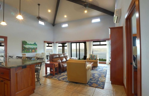 Tronadora Villa | Astounding Views of Lake and Volcano - Viento Loco