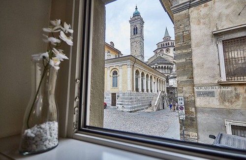 Citta Alta Apartment | ASTRA - Modern Loft Cathedral View