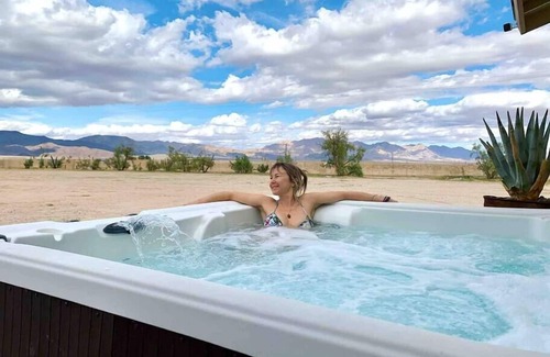 Wonder Valley House | ★ Astrotourism ★ 5 Acre Fenced ★ Pool ★ Jacuzzi