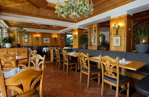Bruck an der Grossglocknerstrasse Hotel | Hotel ∙ 3 guests