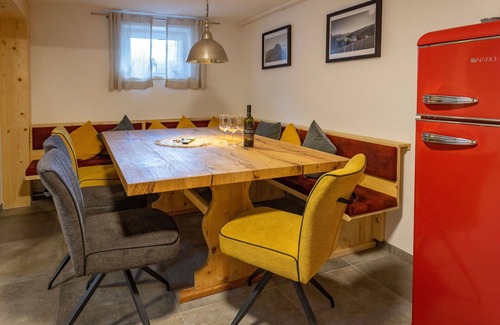 Bruck an der Grossglocknerstrasse Apartment | Lovely apartment for 4 guests with WIFI, TV, balcony, pets allowed, panoramic view and parking