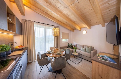 Bruck an der Grossglocknerstrasse Apartment | Lovely apartment for 4 guests with WIFI, TV, balcony, pets allowed, panoramic view and parking