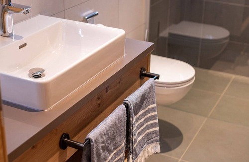Bruck an der Grossglocknerstrasse Apartment | Nice apartment for 4 people with WIFI, TV, terrace, pets allowed and parking