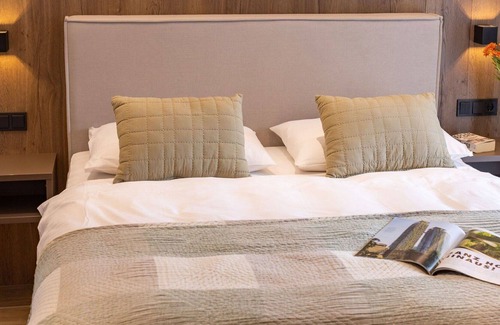 Bruck an der Grossglocknerstrasse Apartment | Nice apartment for 4 people with WIFI, TV, terrace, pets allowed and parking