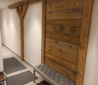 Bruck an der Grossglocknerstrasse Apartment | Gemütliche Dachgeschosswohnung mit Balkon & Garten