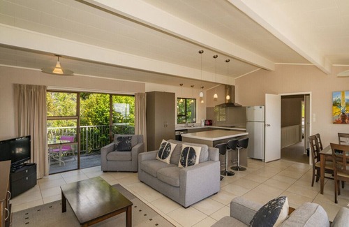 Hahei Cottage | At Cathedral Cove - Hahei Holiday Home