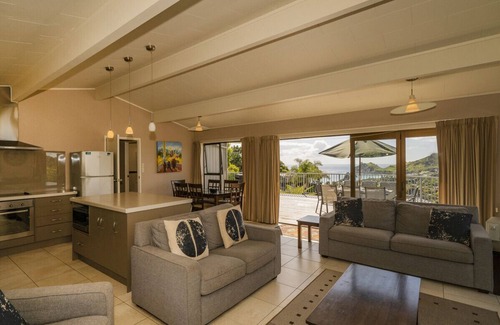 Hahei Cottage | At Cathedral Cove - Hahei Holiday Home