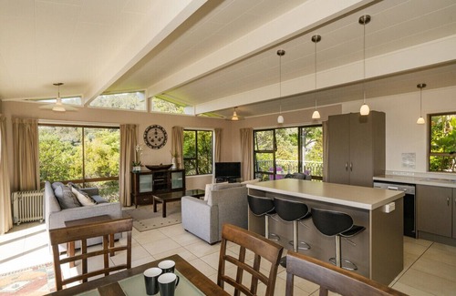 Hahei Cottage | At Cathedral Cove - Hahei Holiday Home